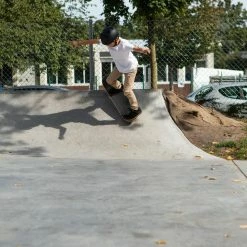 Decathlon Oxelo CP100 Insect Complete Freestyle Skateboard 27.9''x7.25'' Kids Age 3 To 7 Skates